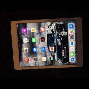 32 GB IPad Air 2.